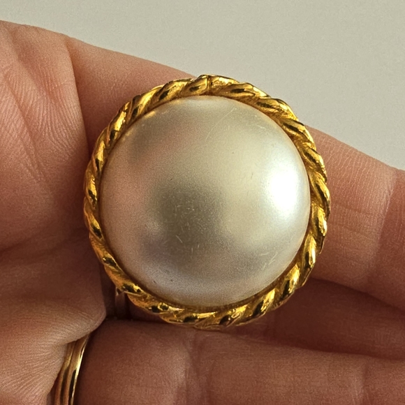 Vintage scarf clip white faux pearl gold tone Ring Western Germany - Picture 2 of 7